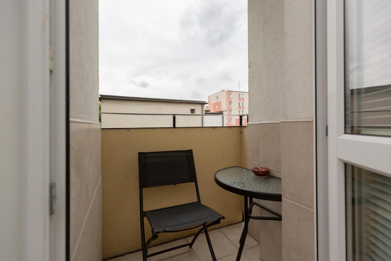 Two-bedroom 650 M Brzezno By Renters Leilighet Gdańsk